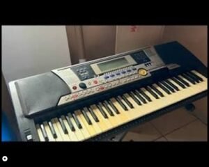 YAMAHA-PSR-550-USADO-E-CONSERVADO